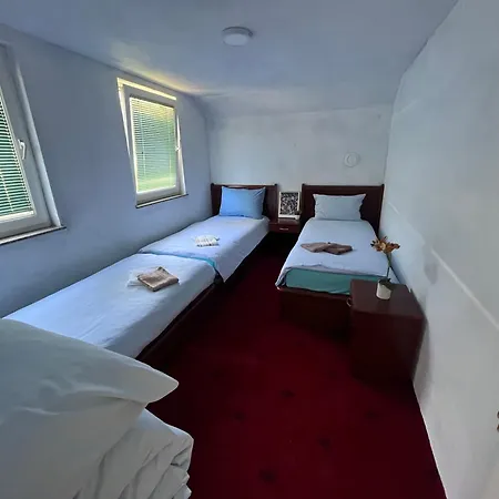 Kod Mikija Apartment *